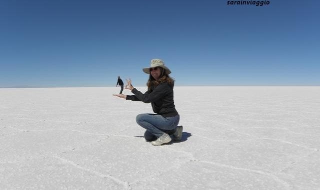 Sara Chiggi e suo marito (piccolo) nel Salar di Uyuni in Bolivia